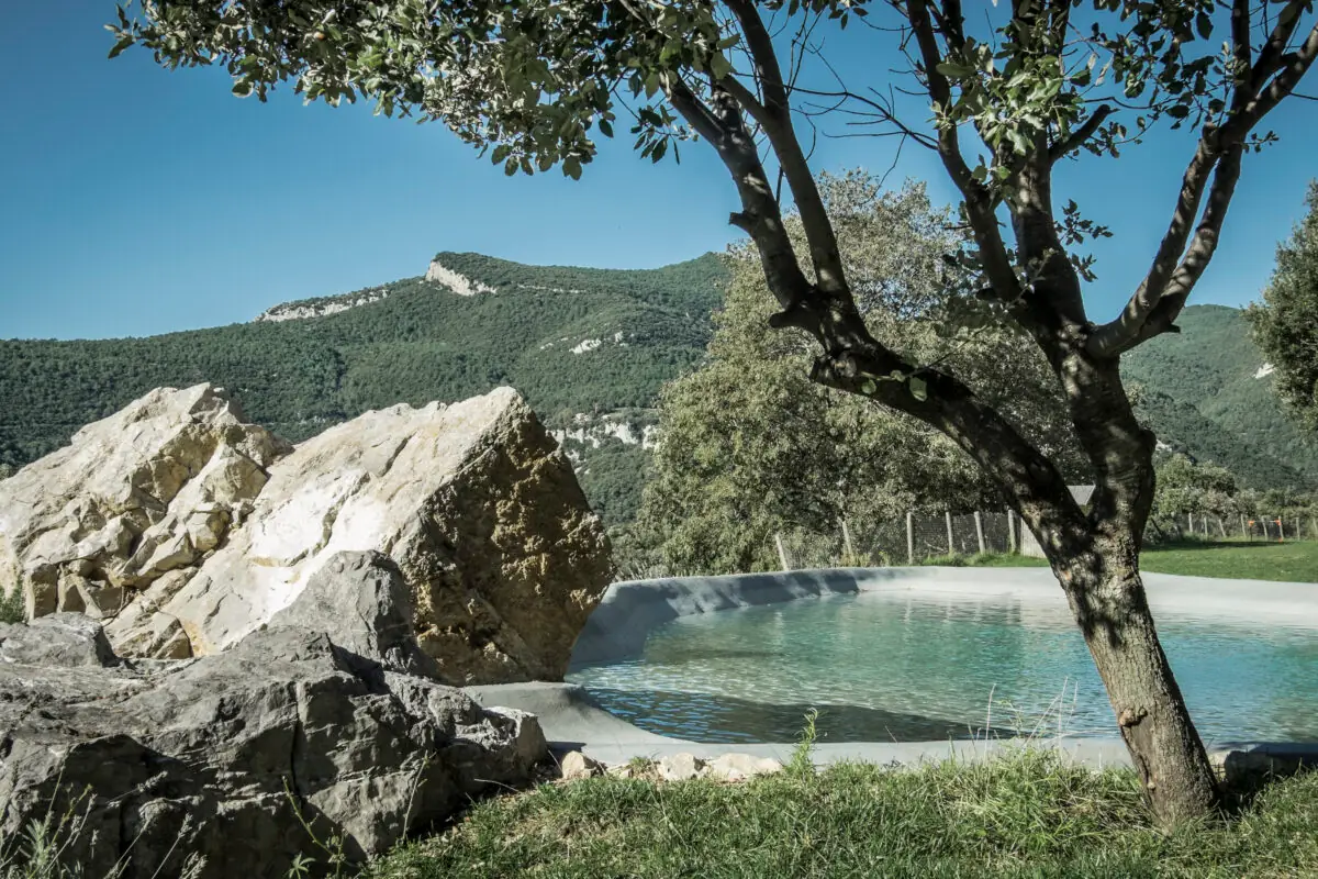 Piscina entre roques a Can Bosch