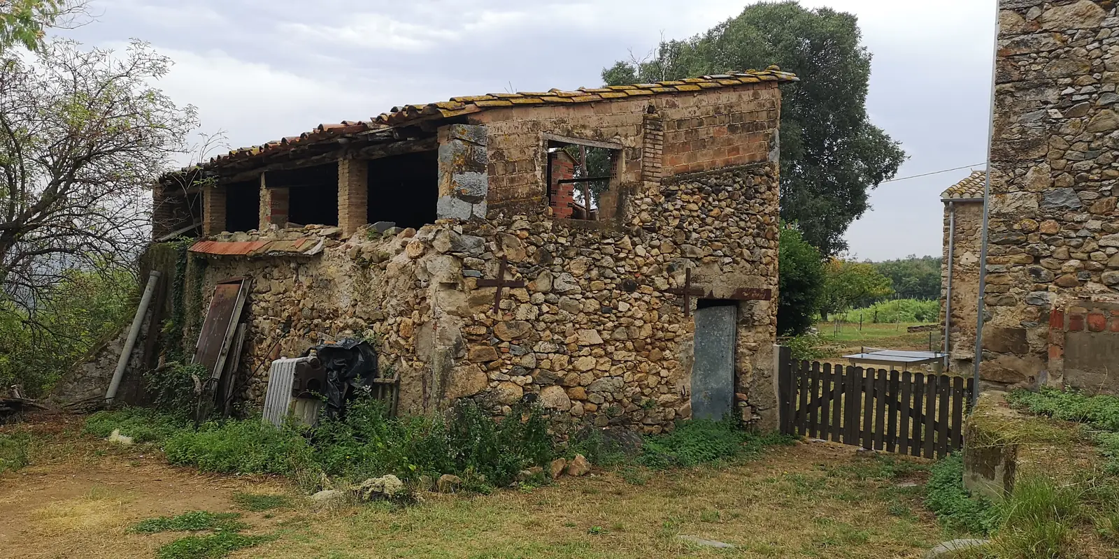 CP·3 El Graner, abans de la reforma: rehabilitació i ampliació d’un graner a Afores de Girona — fotografia 2