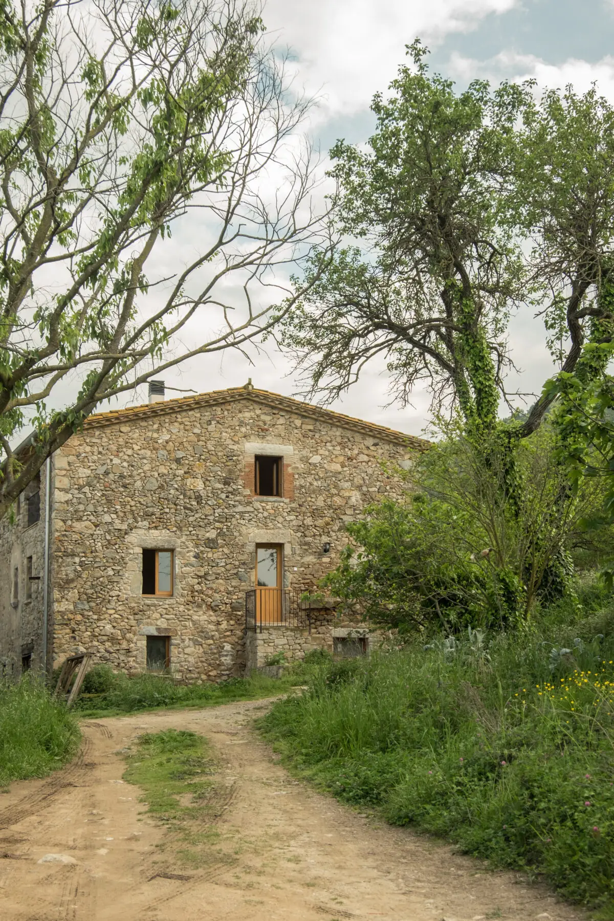 CP·2 La Masia: rehabilitació d’una masia a Afores de Girona — fotografia 1