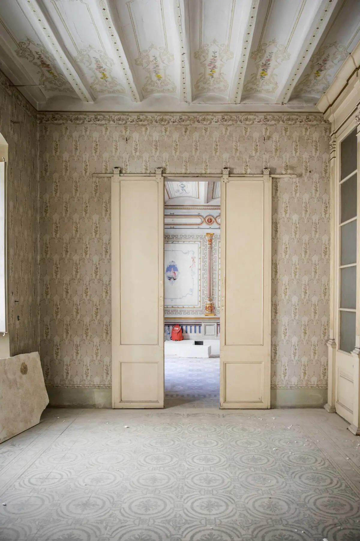 Portes originals restaurades als apartaments Vivaldi